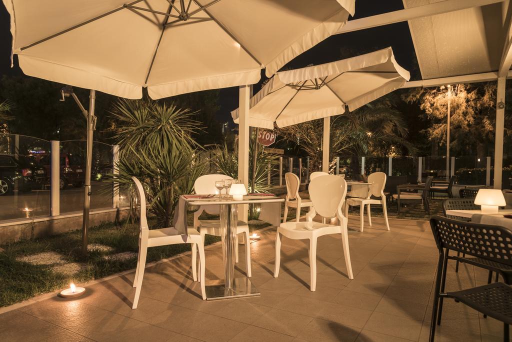 Hotel Vela D'Oro Riccione Buitenkant foto