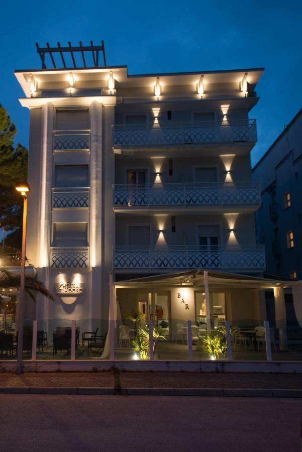 Hotel Vela D'Oro Riccione Buitenkant foto