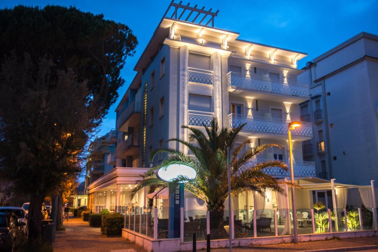 Hotel Vela D'Oro Riccione Buitenkant foto